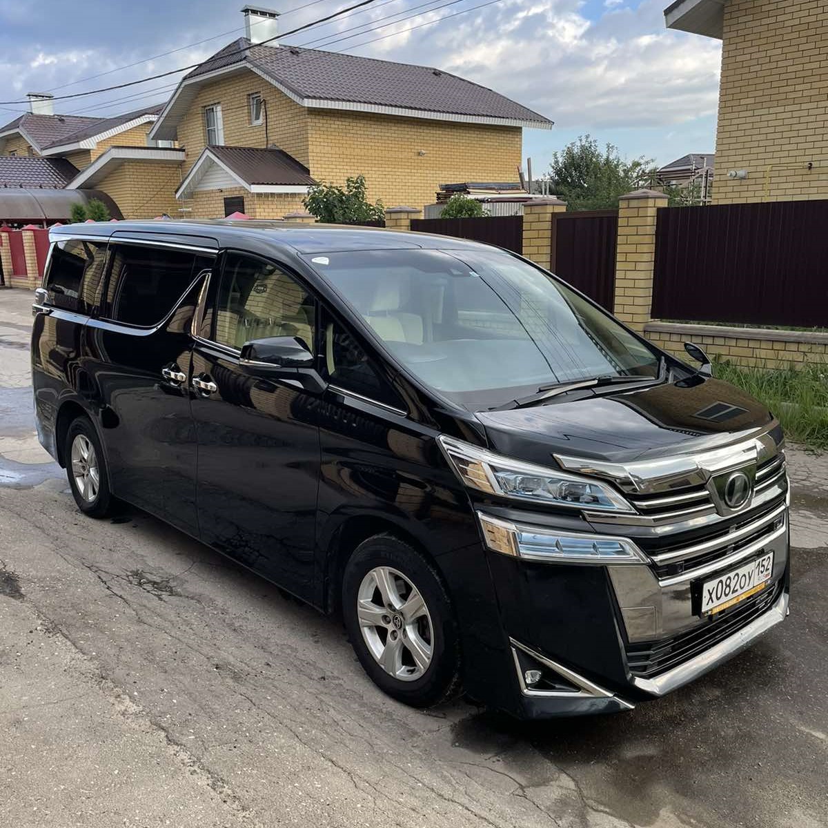 TOYOTA Vellfire - 5 мест - аренда минивена / ehat-nuzhno.ru